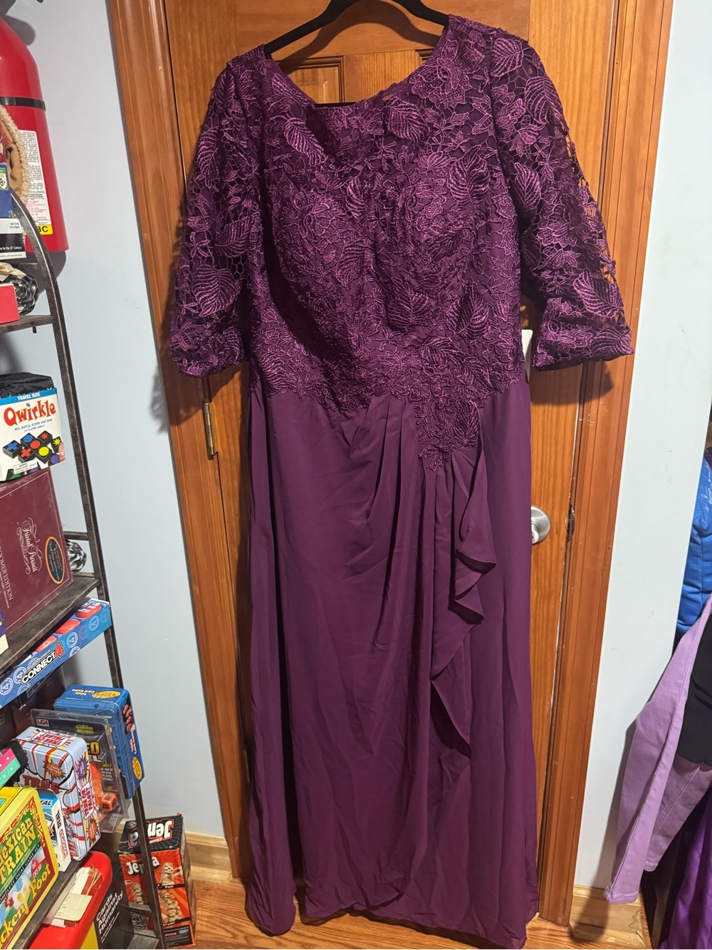 Elegant Purple Evening gown with Floral Lace Detail